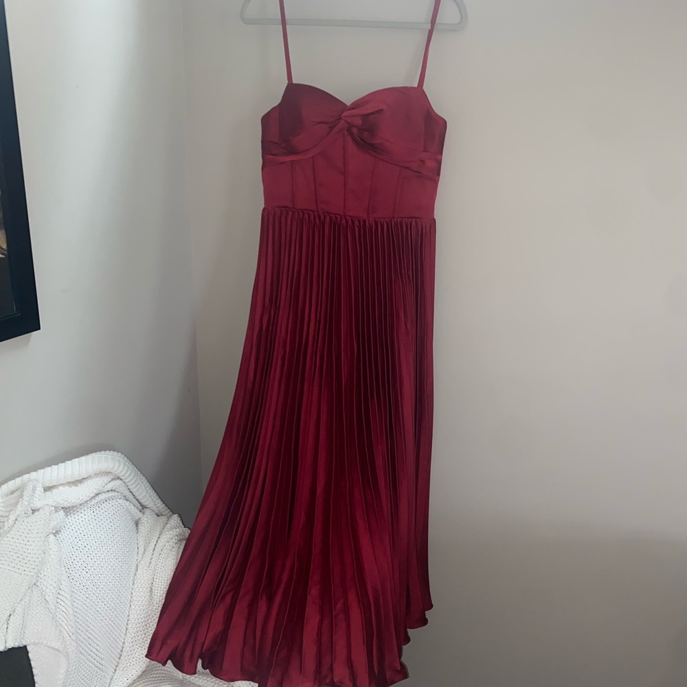 Elegant Burgundy Pleated Dress - Picture 4 of 11